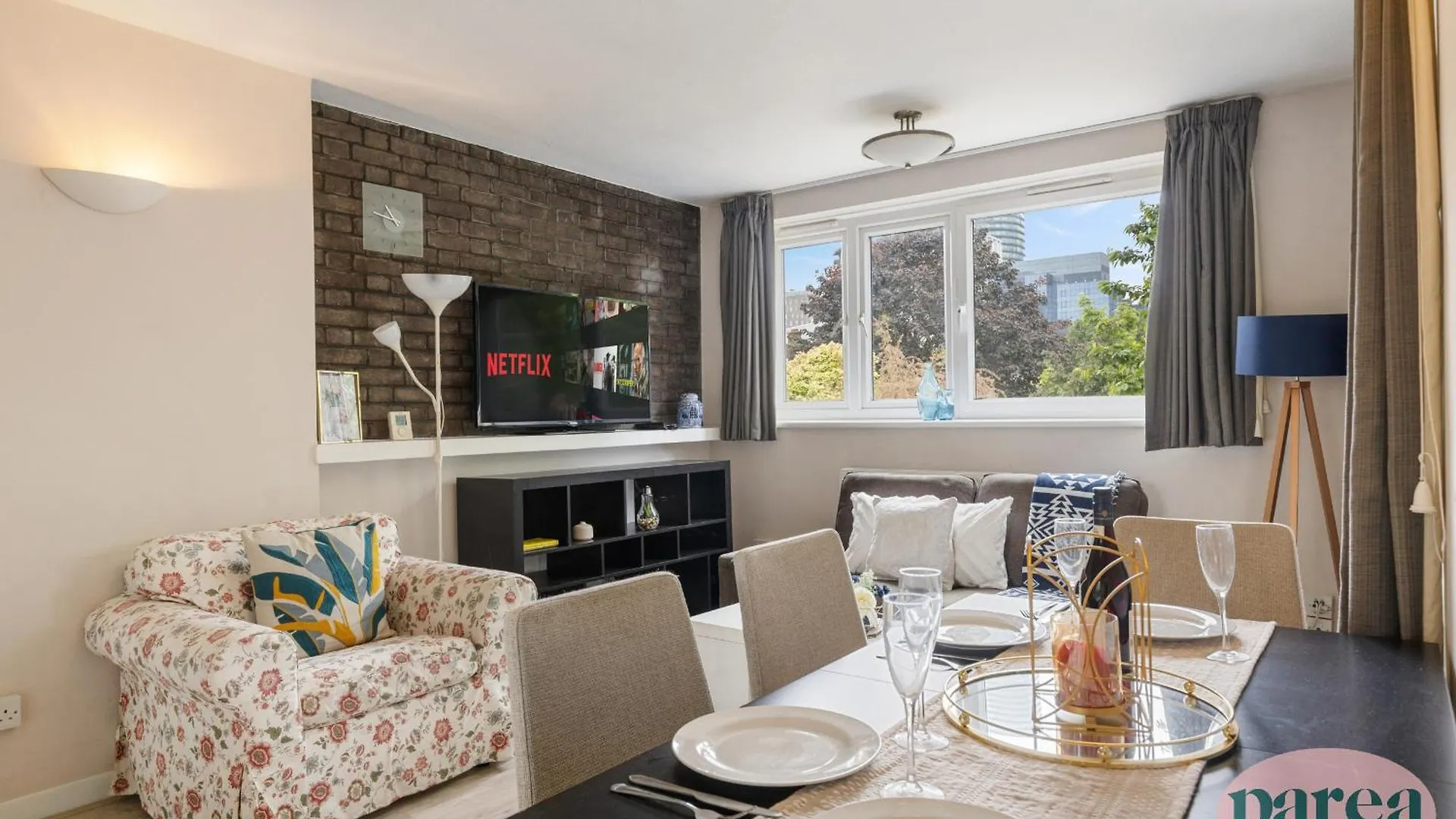 Parea Living - Cosy Flat With Skyline Views Beside Canary Wharf London