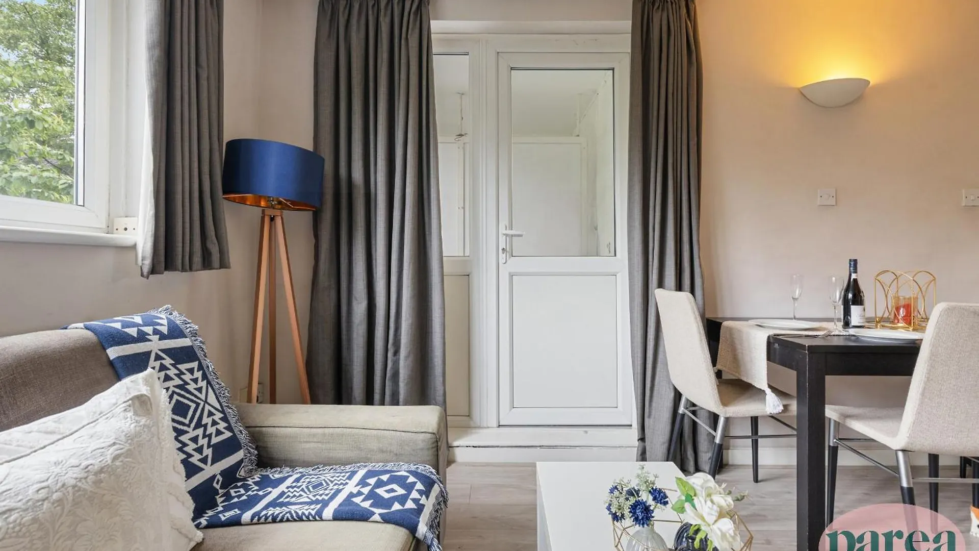 Parea Living - Cosy Flat With Skyline Views Beside Canary Wharf London Apartment
