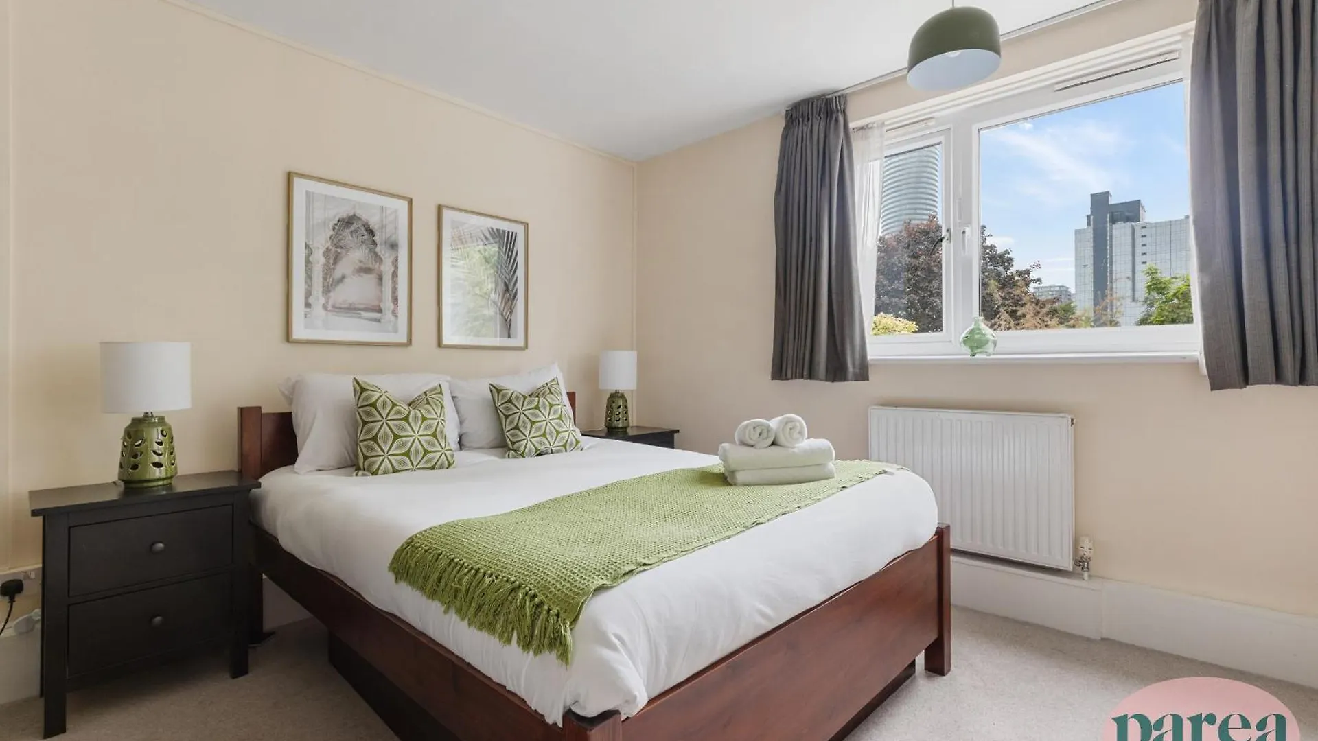 Parea Living - Cosy Flat With Skyline Views Beside Canary Wharf London