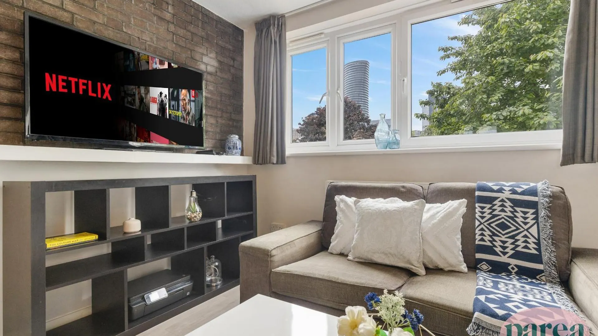 Parea Living - Cosy Flat With Skyline Views Beside Canary Wharf location